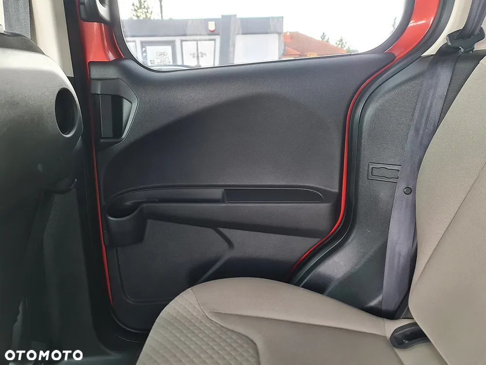 Ford Tourneo Courier 1.5 TDCi Titanium - 24