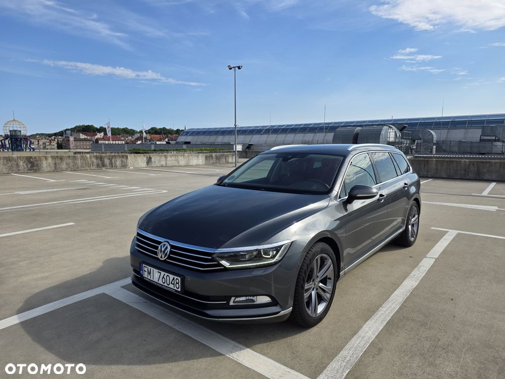 Volkswagen Passat - 1