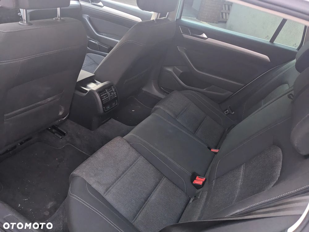 Volkswagen Passat 1.6 TDI BMT Comfortline - 9