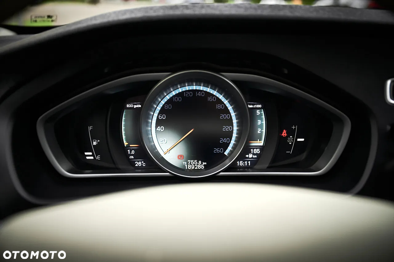 Volvo V40 Cross Country D2 Drive-E Ocean Race - 32