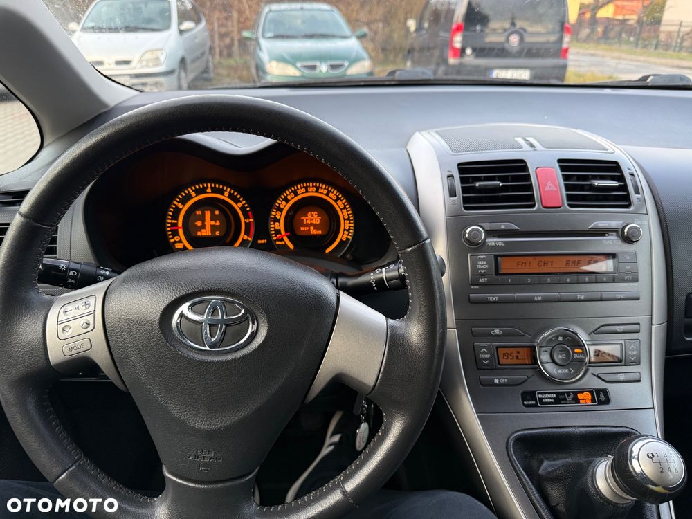 Toyota Auris 1.6 Executive - 14