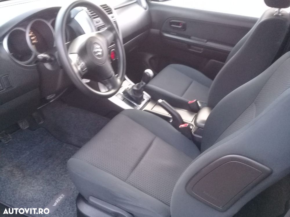 Suzuki Grand Vitara 1.9 DDiS Black&White DPF - 4