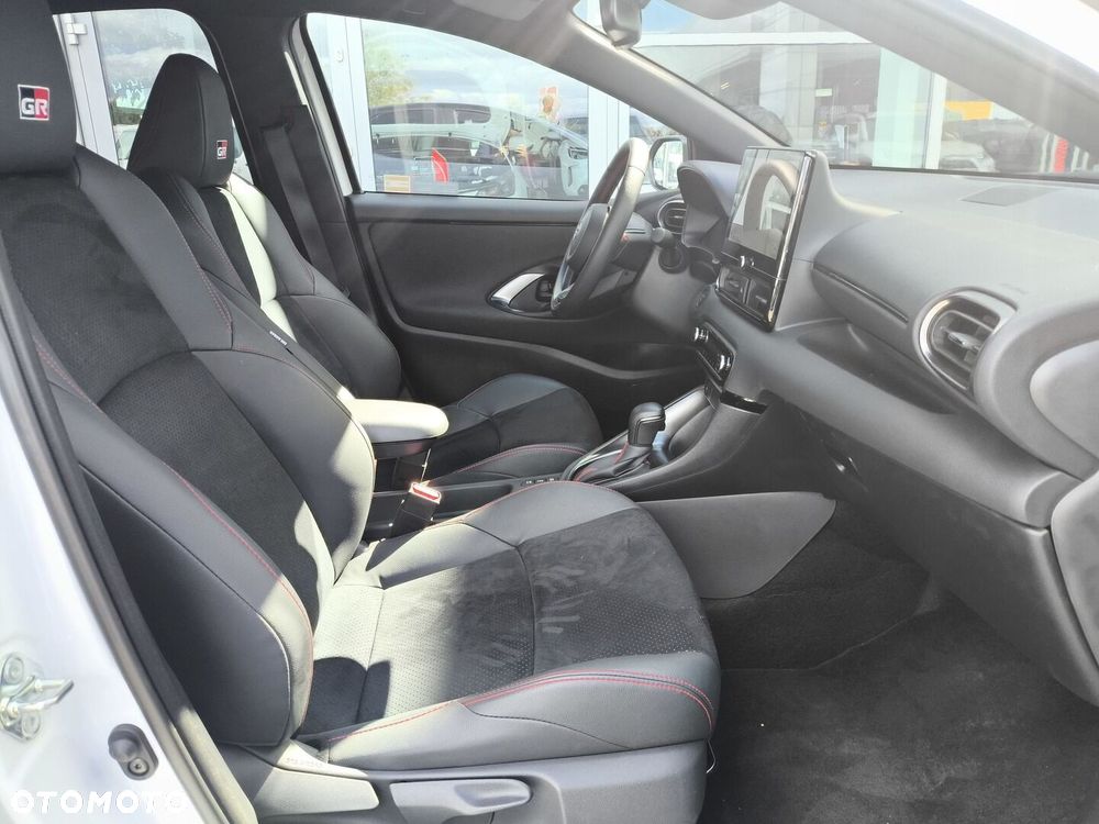 Toyota Yaris - 10
