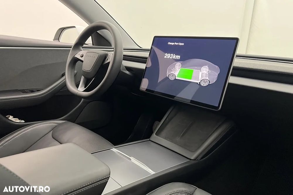Tesla Model 3 - 3