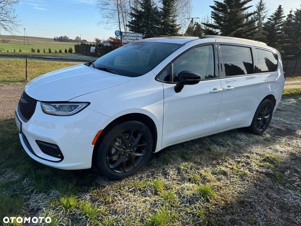 Chrysler Pacifica - 12