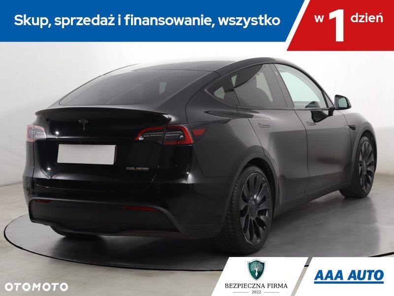 Tesla Model Y - 7