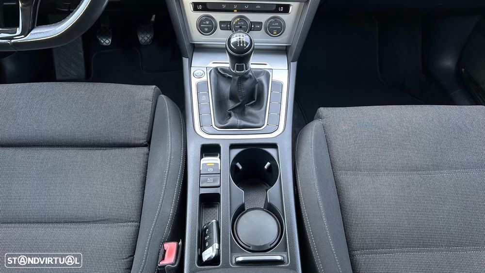 VW Passat 2.0 TDI Confortline - 8