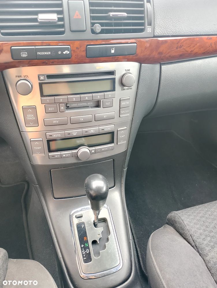 Toyota Avensis - 11