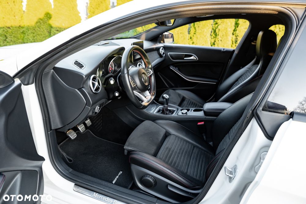 Mercedes-Benz CLA 250 AMG Line - 17