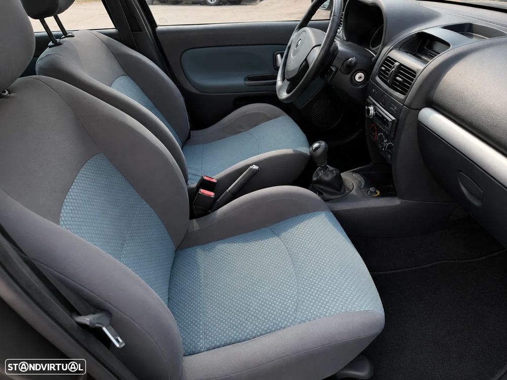 Renault Clio 1.2 16V Confort Privilège - 12
