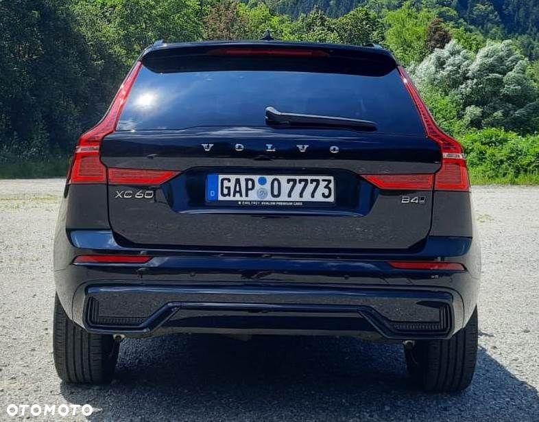 Volvo XC 60 B4 D Plus Dark - 4
