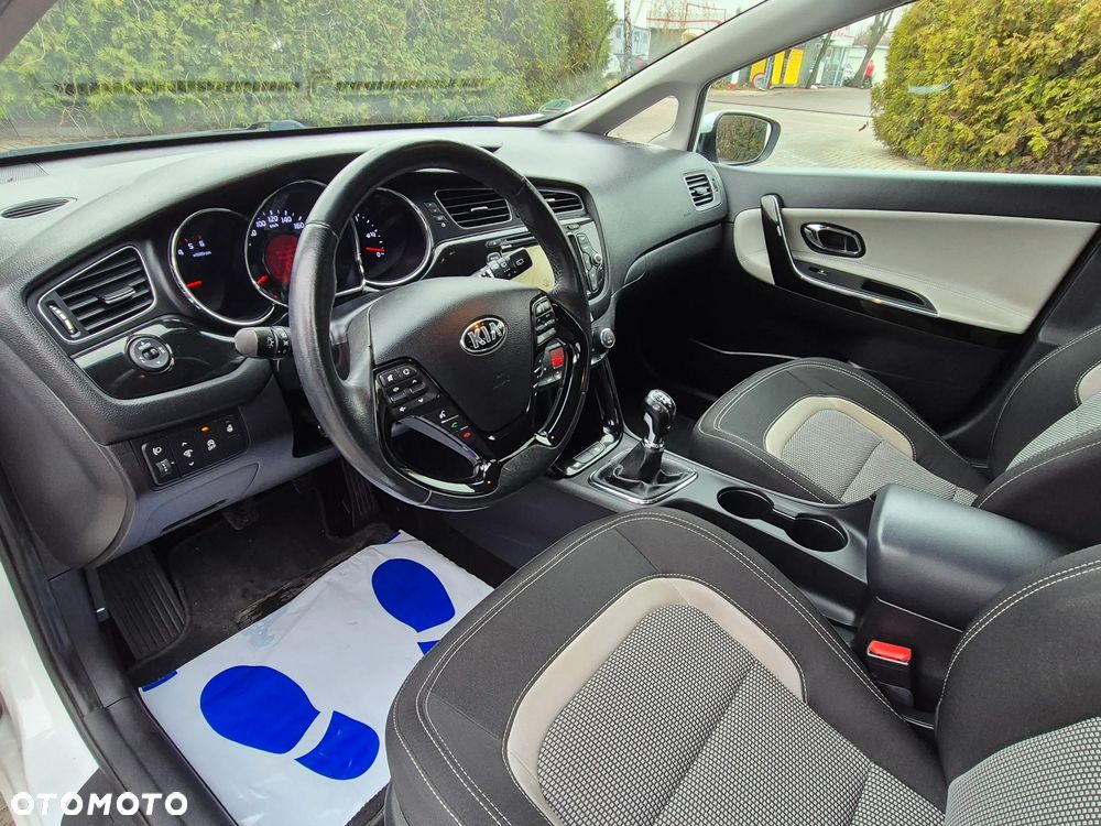 Kia Ceed 1.6 CRDi 128 Platinum Edition - 27