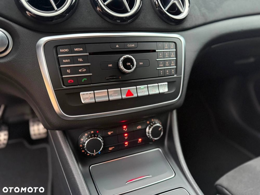 Mercedes-Benz Klasa A 180 7G-DCT AMG Line - 34