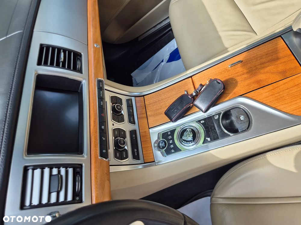 Jaguar XF 2.2 - 12