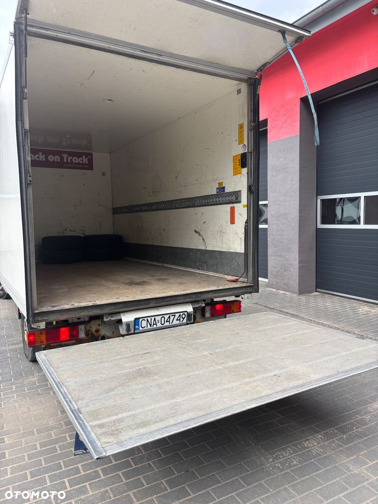 Mercedes-Benz Sprinter - 16