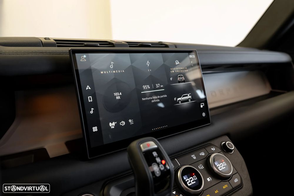 Land Rover Defender 2.0 P300e 110 AWD S - 24