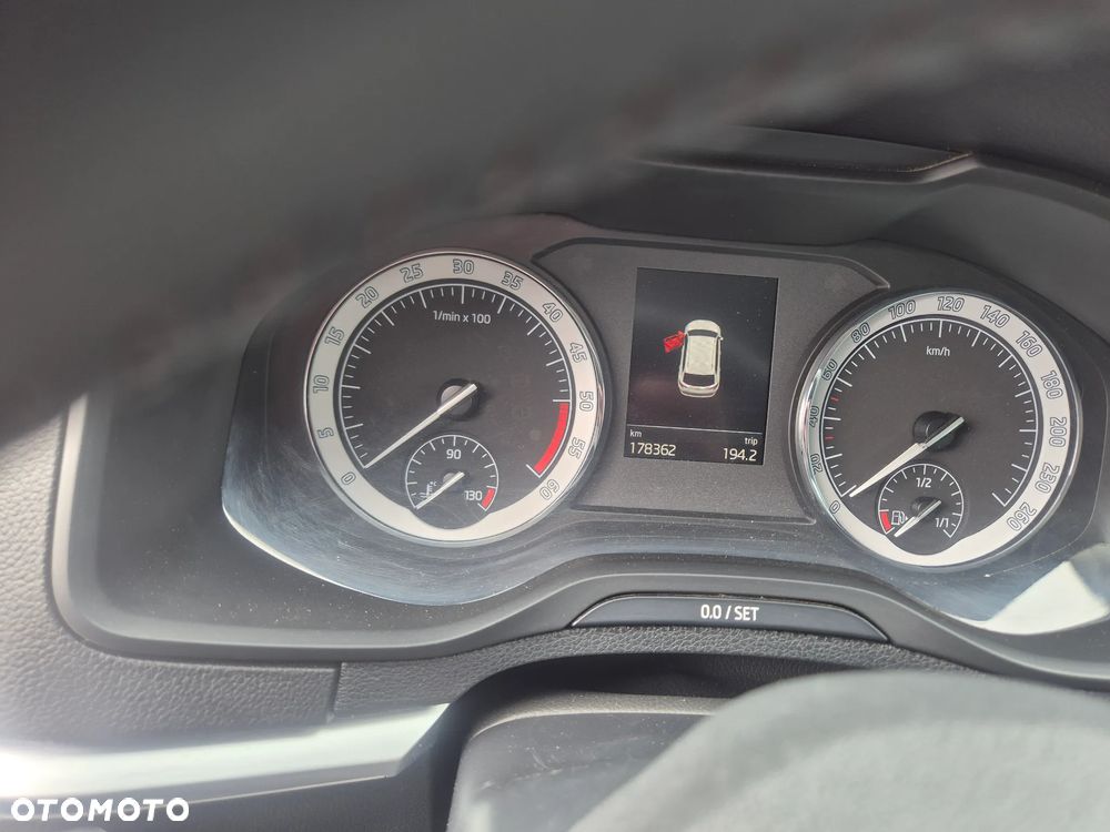 Skoda Karoq ver-1-6-tdi-scr-4x2-style-dsg - 5