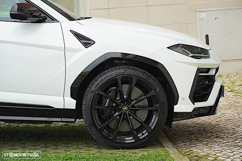 Lamborghini Urus 4.0 V8 - 12
