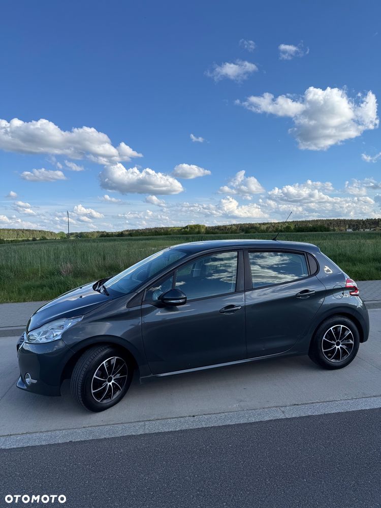 Peugeot 208 - 1