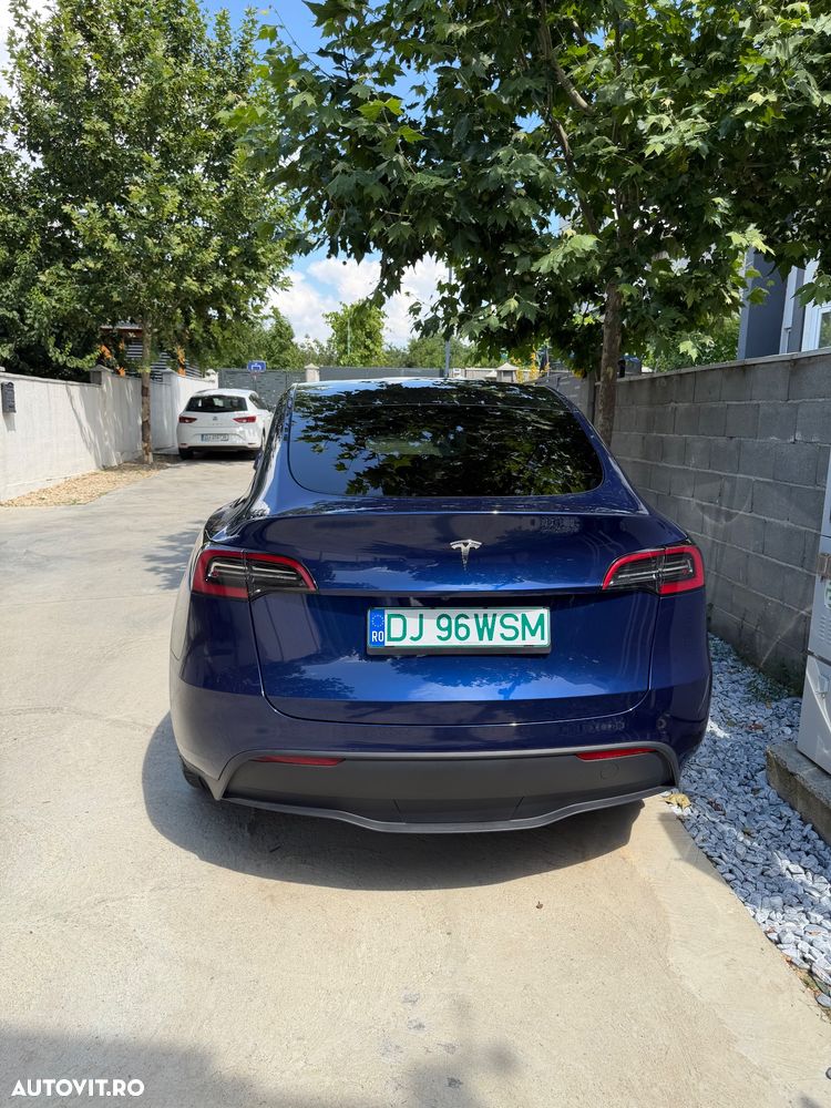 Tesla Model Y - 10