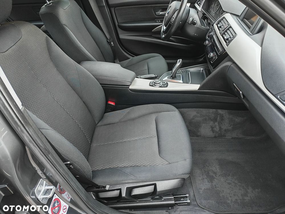 BMW Seria 3 320d - 31