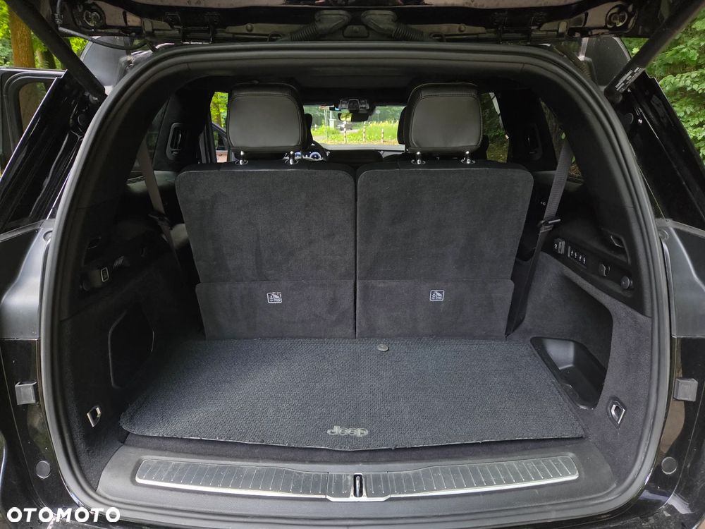 Jeep Grand Cherokee - 24