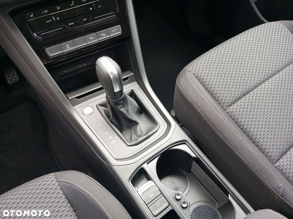 Volkswagen Touran - 12