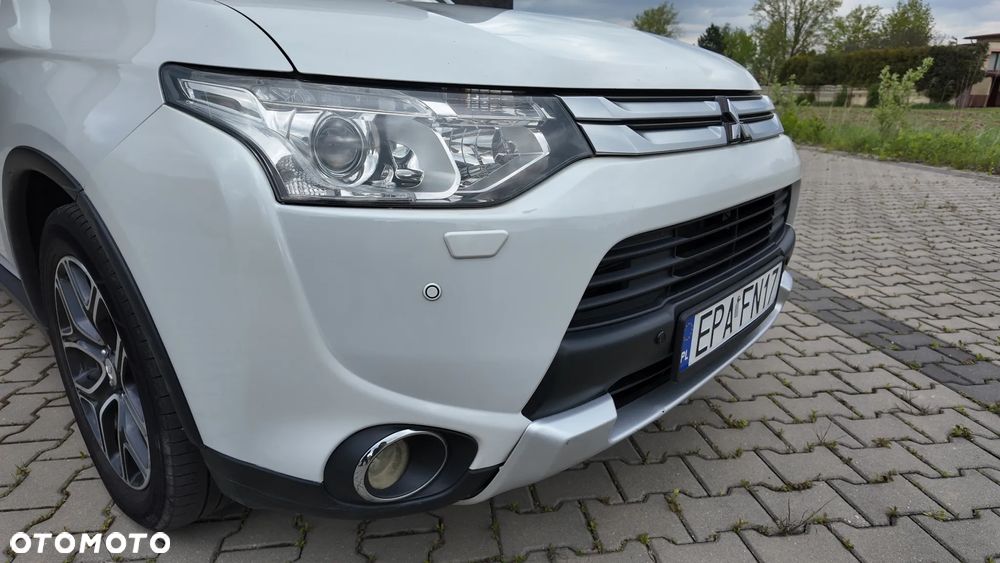 Mitsubishi Outlander 2.2 DID Instyle Navi 4WD - 7
