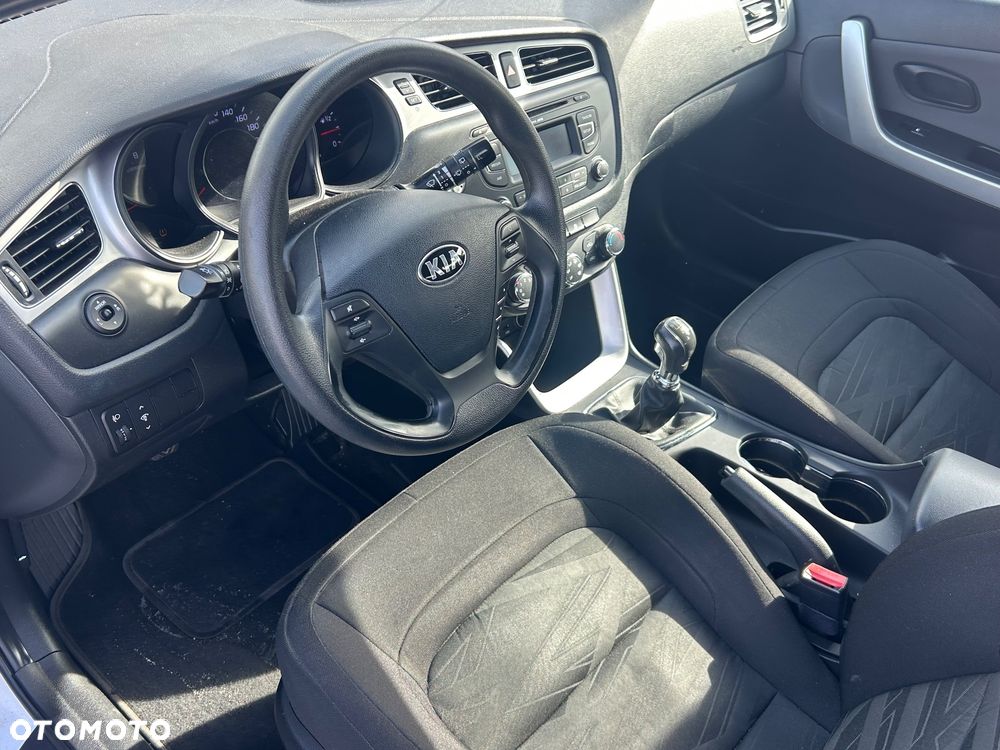 Kia Ceed - 11