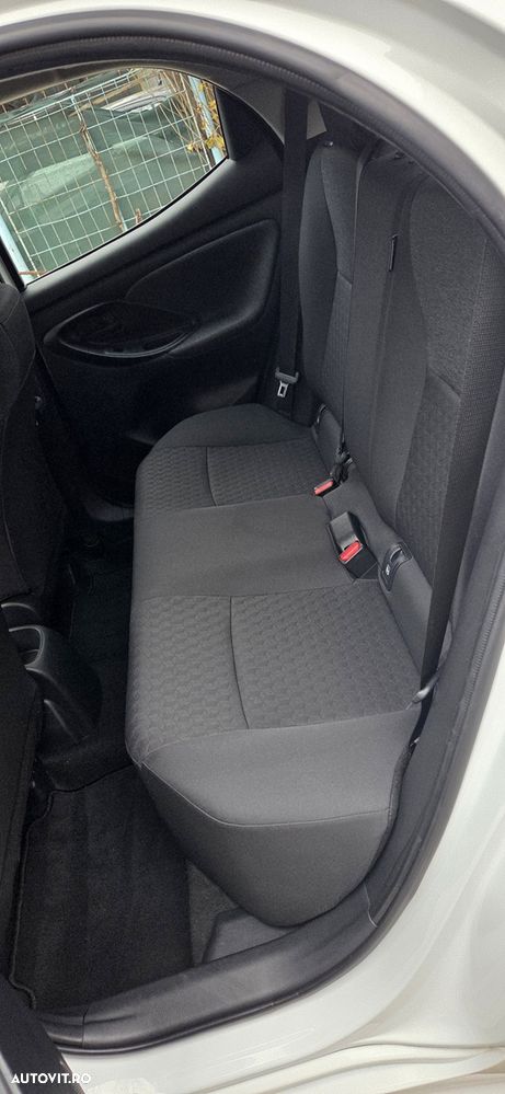 Toyota Yaris 1.5 L Dynamic - 16