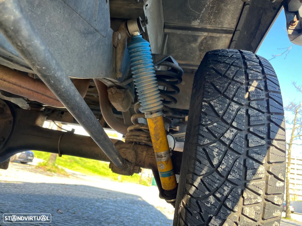 Land Rover Defender - 13