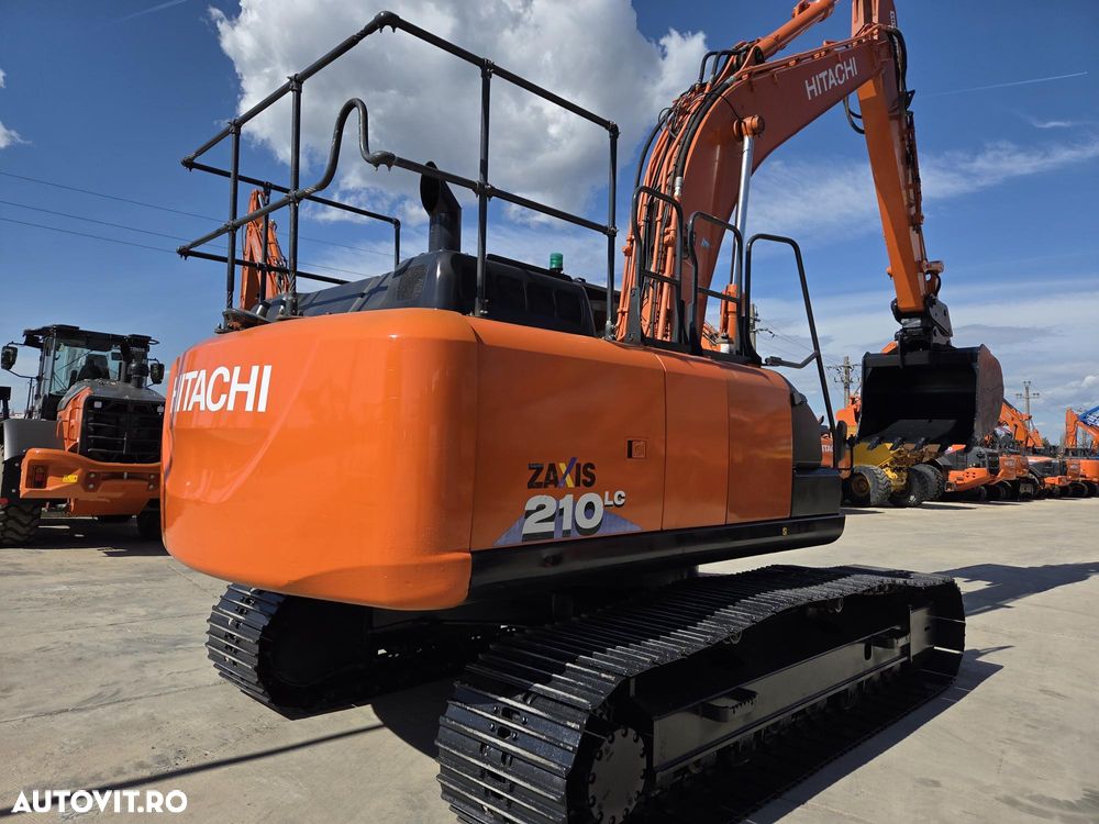 Hitachi ZX210, 23t, cupa NOUA 1,3mc, CUPLA RAPIDA, camere spate si laterale, inst picon, CONSUM MEDIU 9,6l/h, senile 80% ok doar 988h deplasare, 3 pompe hidr HITACHI, antifurt, motor ISUZU, ad sapare 7m, ridica 14t, STARE BUNA,leasing 4ani-83.900 EUR+Tva - 1