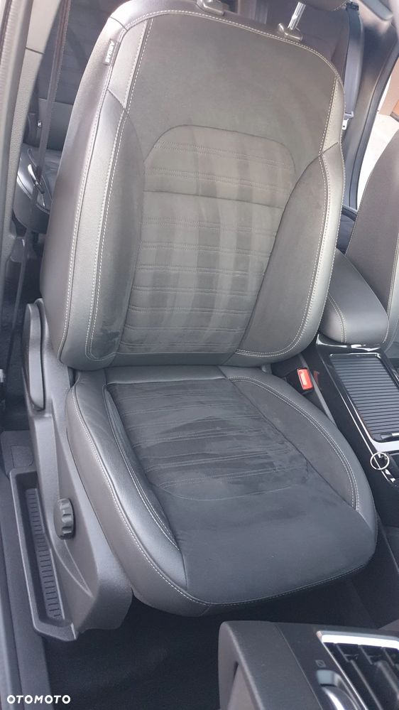 Ford Kuga 2.0 TDCi 2x4 ST-Line - 23