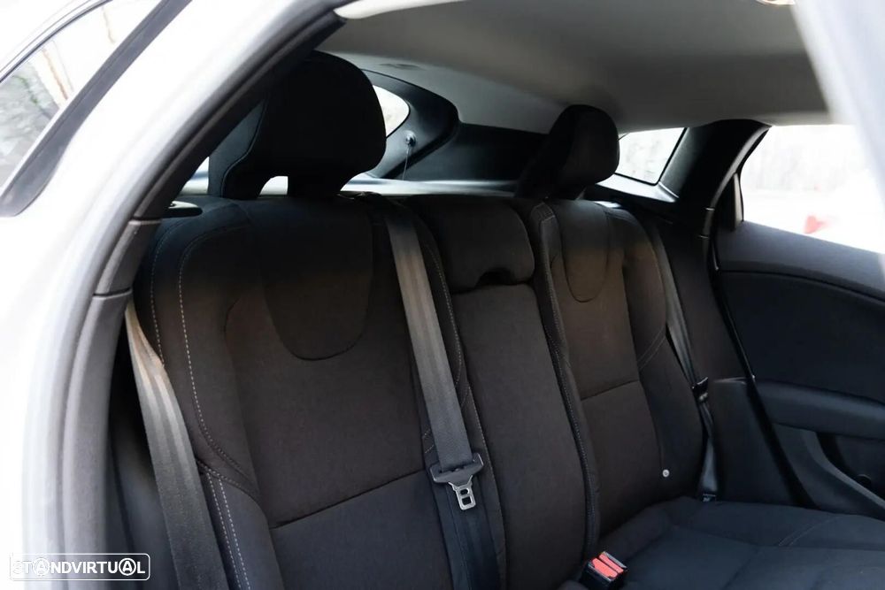 Volvo V40 Cross Country - 26
