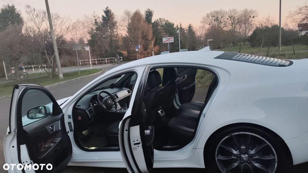 Jaguar XF 3.0 V6 D R-Sport - 12