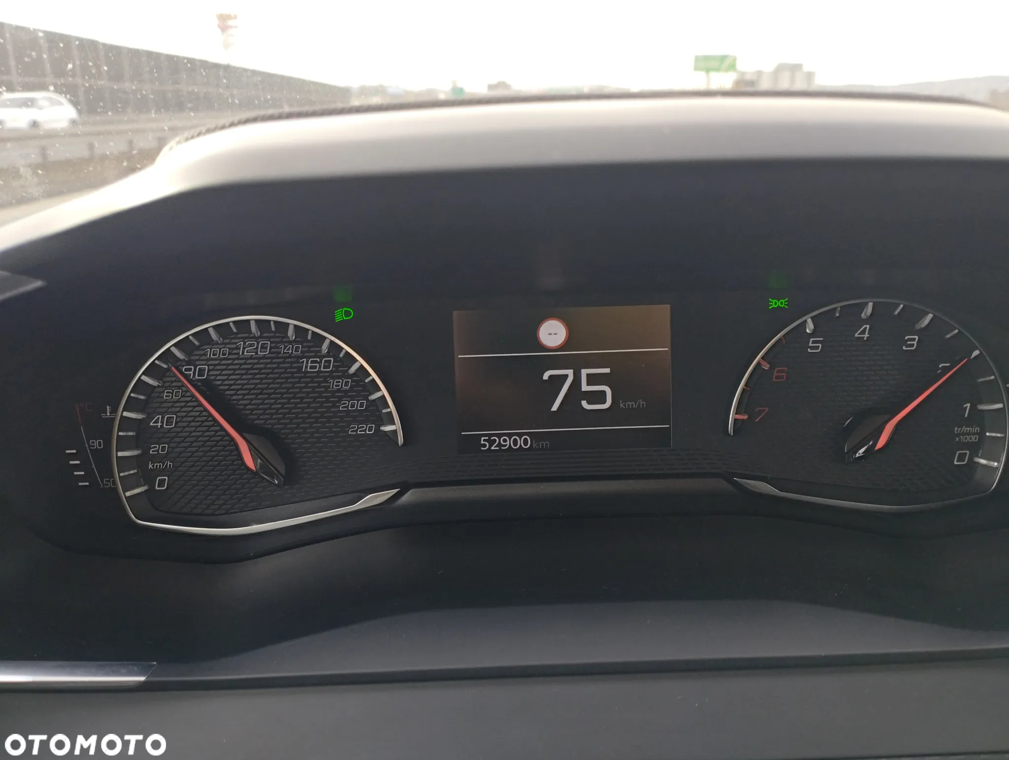 Peugeot 208 - 13