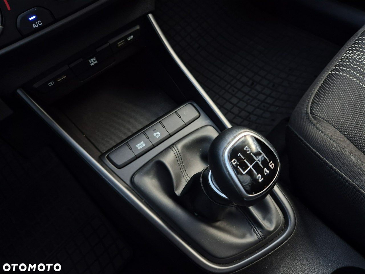 Hyundai i20 - 24