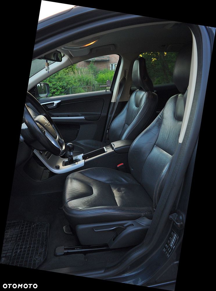 Volvo XC 60 2.4D AWD Momentum - 20