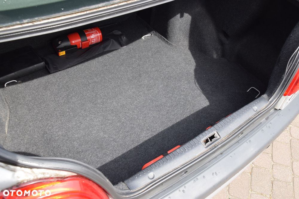 Toyota Avensis 1.6 VVT-i Terra - 26