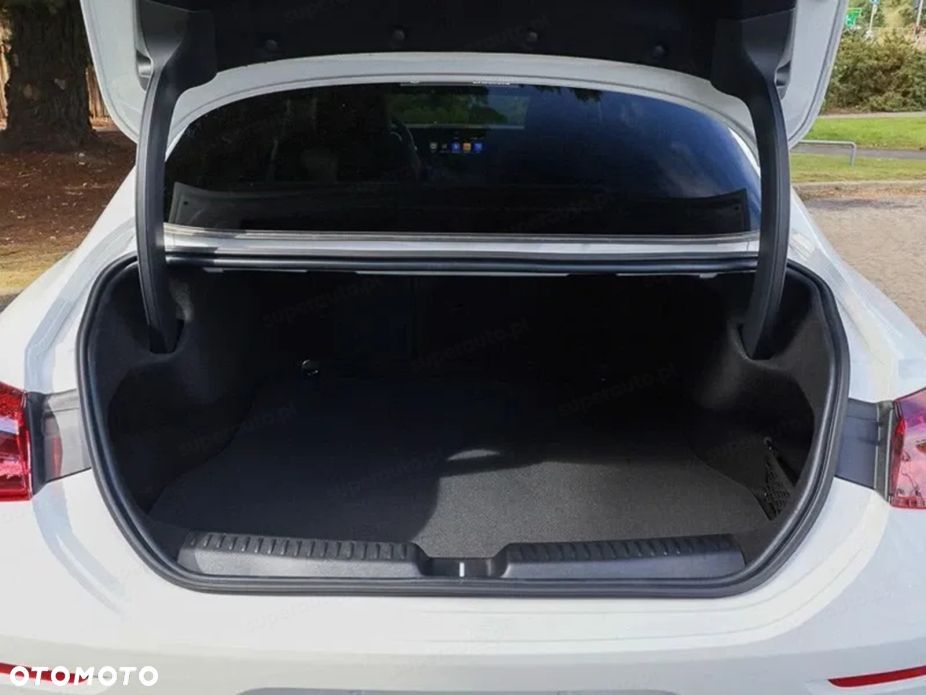 Mercedes-Benz CLA - 12