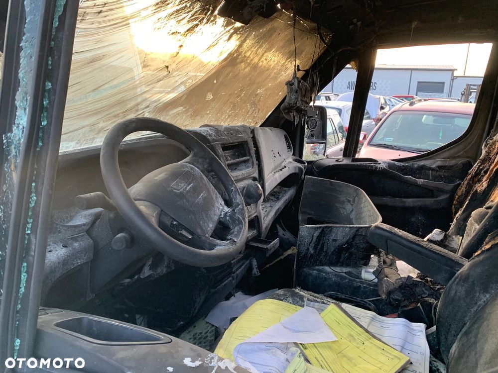 IVECO DAILY 2017 *SAMOCHÓD NA CZĘŚCI* 3327  MASKA, LAMPA, DRZWI, LUSTERKO, ZDERZAK, GRILL, BŁOTNIK, KLAPA, BELKA, DESKA, FOTELE, KANAPA, ĆWIARTKA, KIEROWNICA, TARCZE, ZACISKI, ZAWIESZENIE, KOMPLETNY PRZÓD, KOMPLETNY TYŁ, LICZNIK, ZEGARY, PRAWE LEWE PRZÓD TYŁ - 7