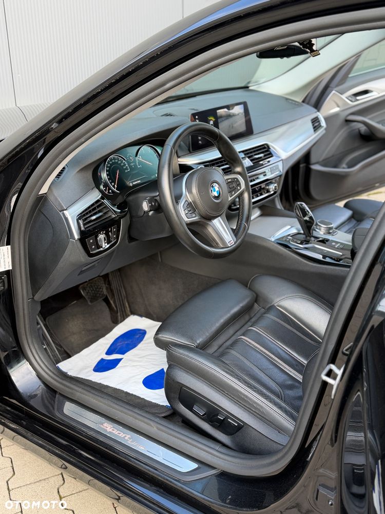 BMW Seria 5 520d xDrive Luxury Line sport - 24