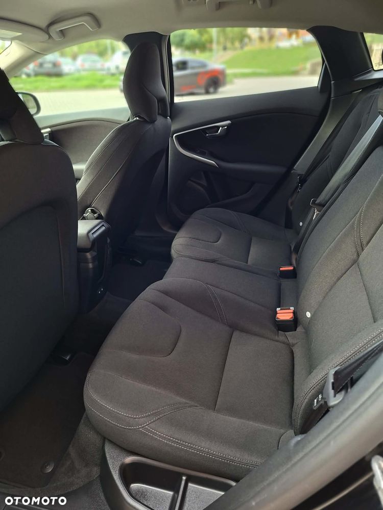 Volvo V40 Cross Country - 10