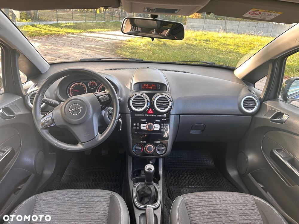 Opel Corsa 1.4 16V Cosmo - 7