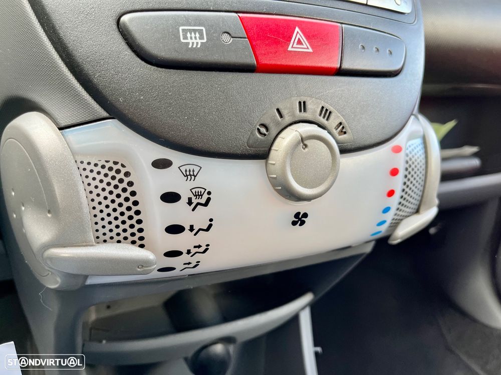Toyota Aygo 1.0 Red Edition - 9