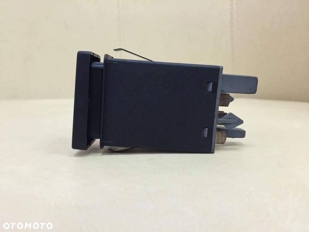 WŁĄCZNIK PRZYCISK PRZERYWACZ ŚWIATEŁ AWARYJNYCH VW PASSAT B5 FL 3B0953235D - 4