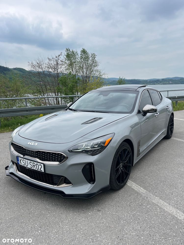 Kia Stinger - 1