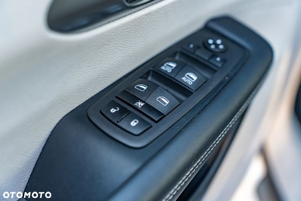 Chrysler Pacifica - 21