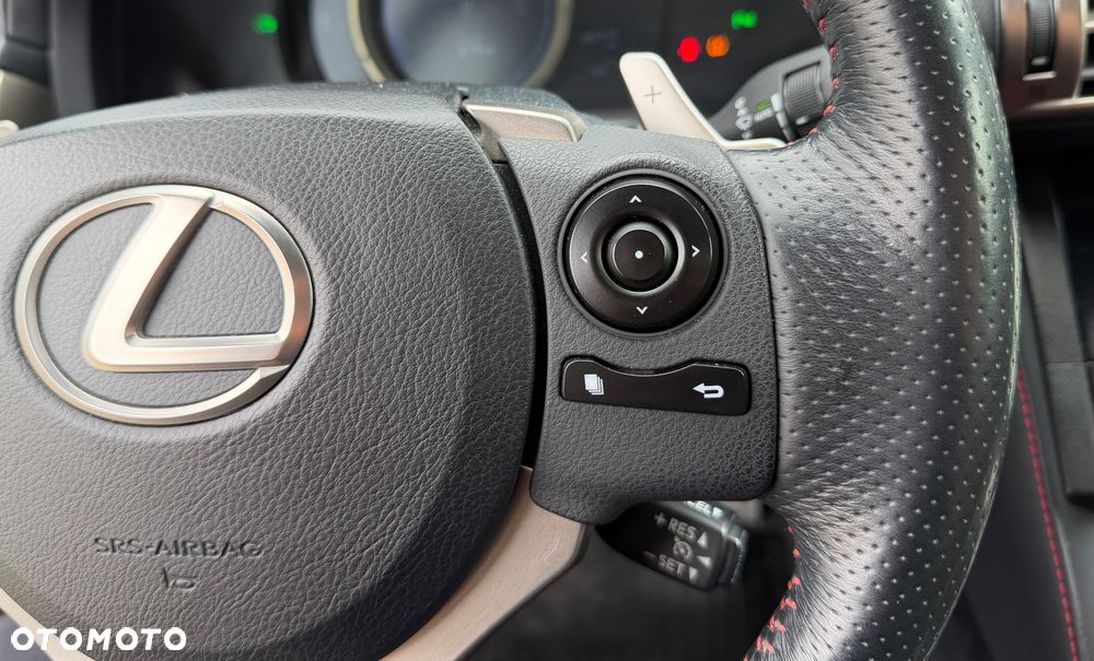 Lexus IS 300h F Sport - 24