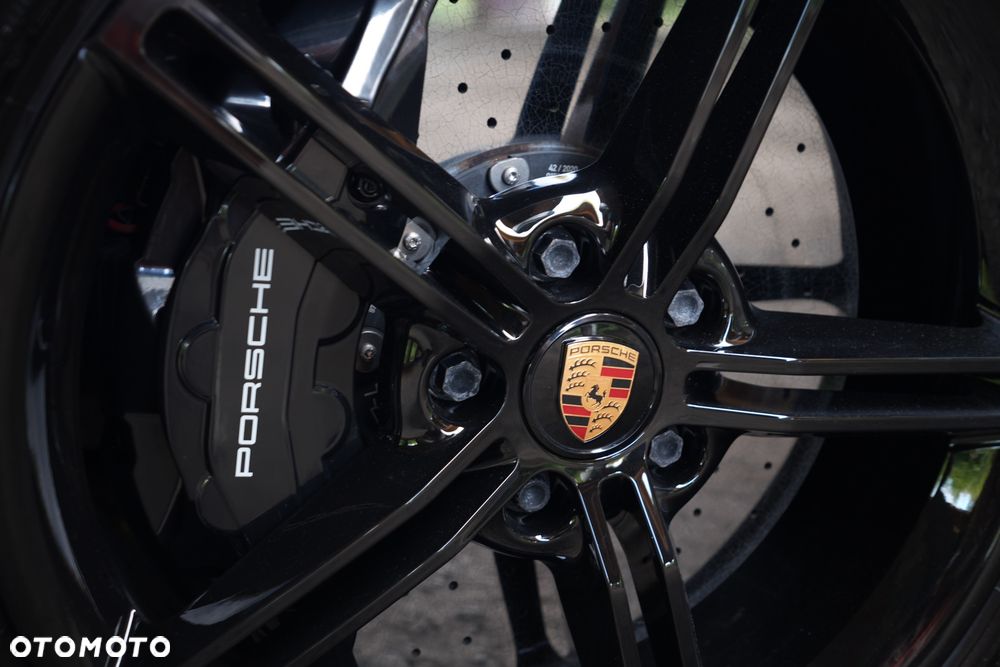 Porsche Taycan Turbo S - 20